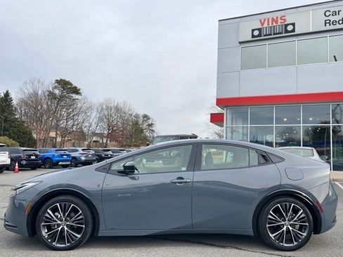 Used 2024 Toyota Prius XLE image 6