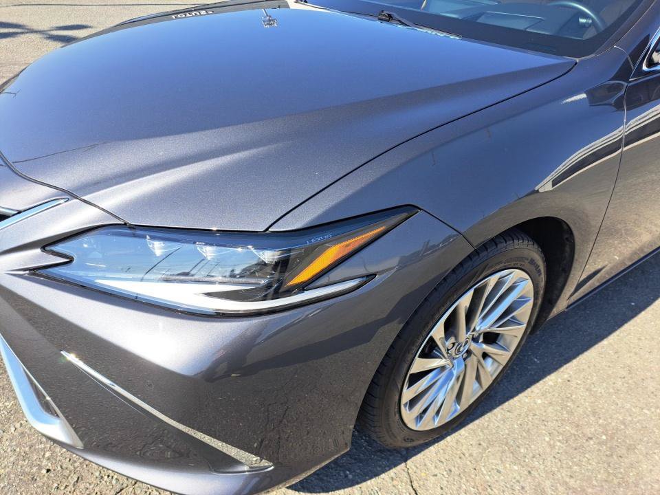 Used 2023 Lexus ES 300h Ultra Luxury w/ Accessory Package (Z2) FWD image 27