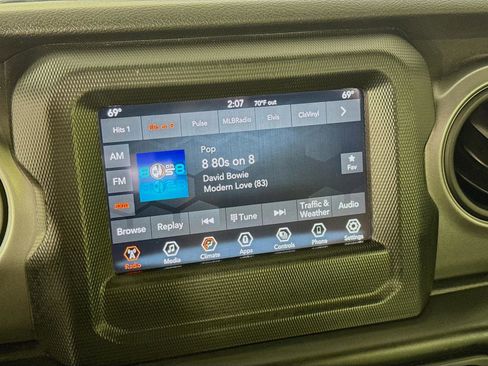 Used 2021 Jeep Gladiator Willys image 15