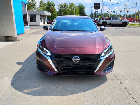 Used 2025 Nissan Altima 2.5 SV FWD image 14
