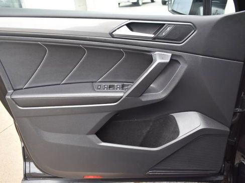 Used 2023 Volkswagen Tiguan SE image 14