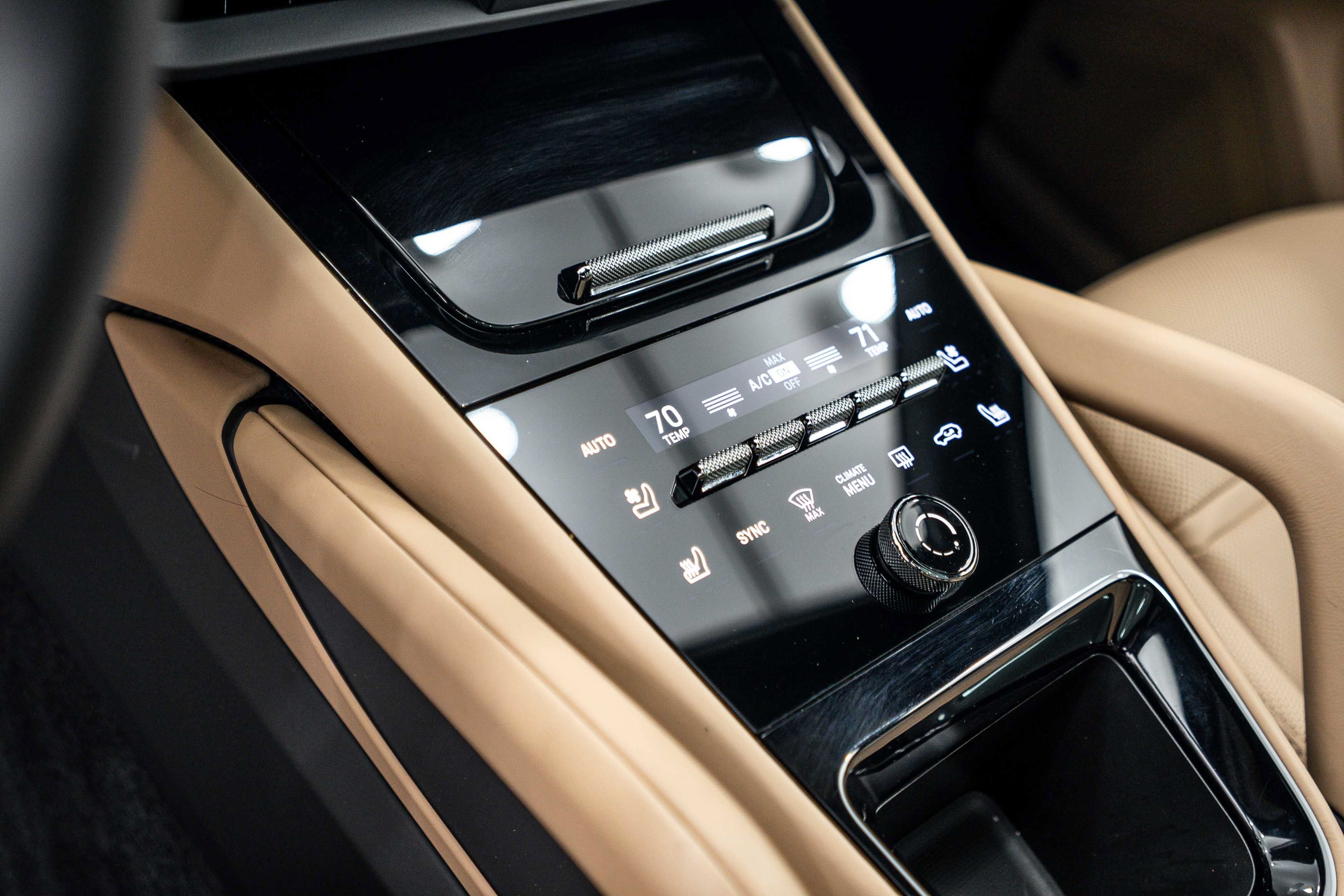 Certified 2024 Porsche Cayenne Coupe AWD/4WD image 17
