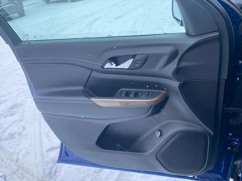 Used 2023 GMC Acadia SLE w/ Driver Convenience Package image 18