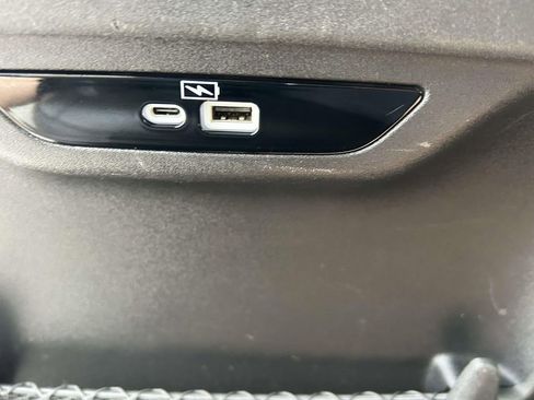 Used 2022 Chrysler Pacifica Touring-L FWD image 16