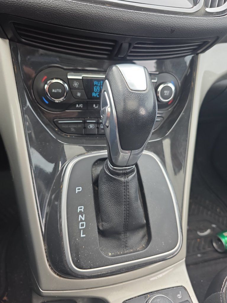 Used 2016 Ford C-MAX Energi SEL w/ Equipment Group 302A FWD image 29