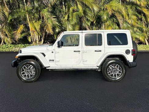 Used 2026 Jeep Wrangler Sahara image 8