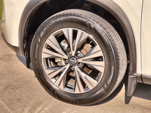 Used 2023 Nissan Rogue SV FWD image 9