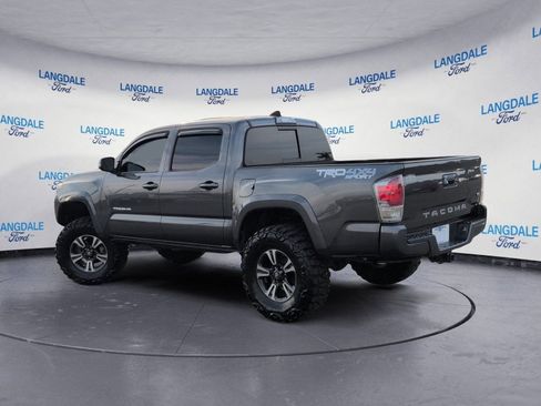 Used 2019 Toyota Tacoma TRD Sport image 9