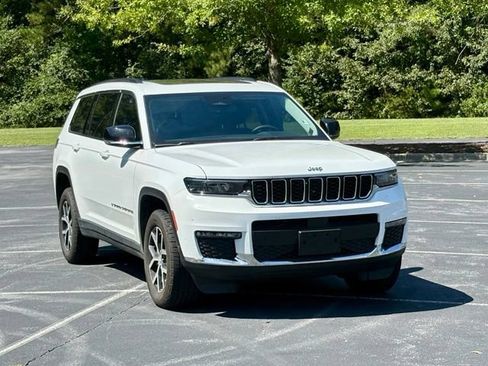 Used 2023 Jeep Grand Cherokee L Limited w/ Luxury Tech Group II AWD/4WD image 11