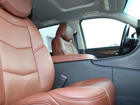 Used 2019 Cadillac Escalade Luxury image 19