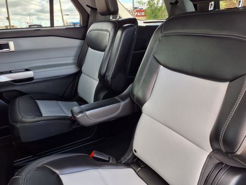 Used 2023 Ford Explorer XLT w/ Equipment Group 202A image 7