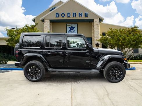 Used 2022 Jeep Wrangler Unlimited Sahara AWD/4WD image 6