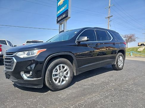 Used 2021 Chevrolet Traverse LT image 2