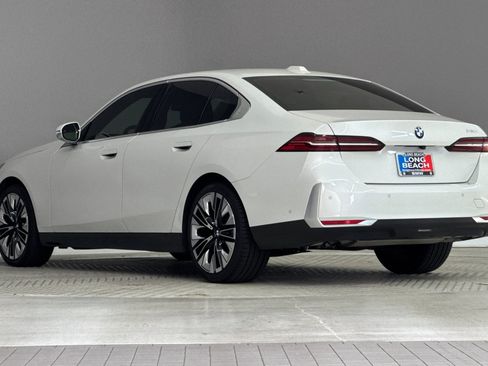 Certified 2024 BMW 530i w/ Convenience Package RWD image 3