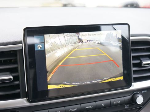 Certified 2025 Hyundai Venue SEL image 17