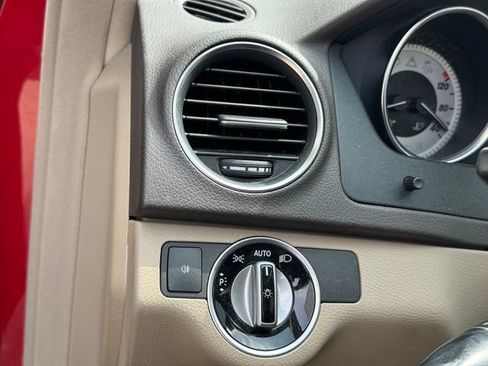 Used 2012 Mercedes-Benz C 300 4MATIC Sedan image 24