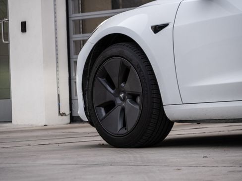 Used 2023 Tesla Model 3 Standard Range image 29