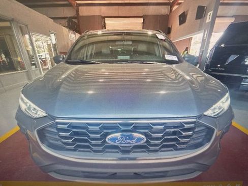 Used 2025 Ford Escape ST-Line FWD image 2