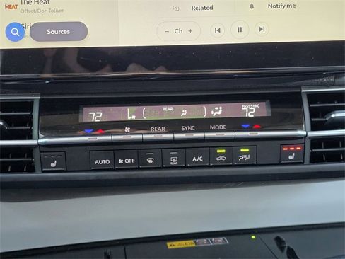 Used 2025 Toyota Sienna XLE image 15