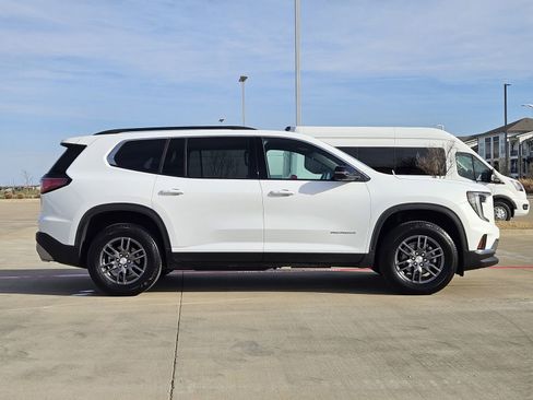 Used 2025 GMC Acadia Elevation image 7