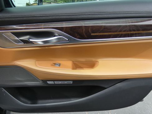 Used 2016 BMW 750i xDrive image 25