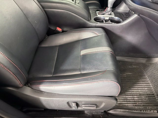 Used 2019 Toyota Highlander SE FWD image 32