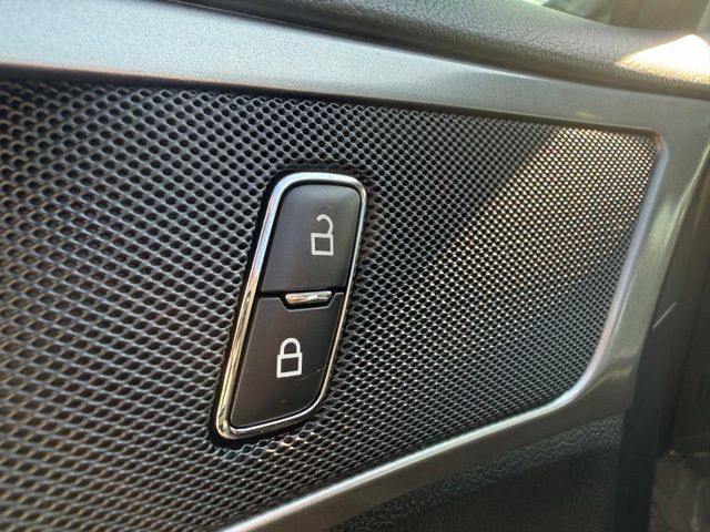 Used 2020 Ford Fusion SE FWD image 14