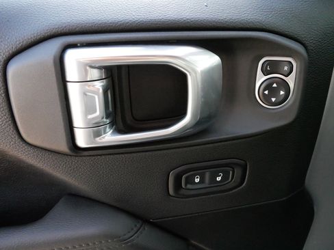 Used 2021 Jeep Wrangler Unlimited Sahara image 19