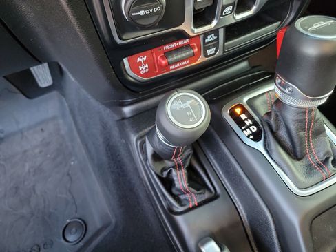 Used 2023 Jeep Gladiator Rubicon w/ LED Lighting Group AWD/4WD image 20