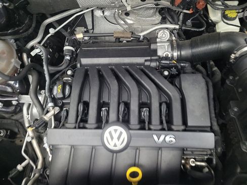 Used 2021 Volkswagen Atlas Cross Sport SE w/ Panoramic Sunroof Package image 30