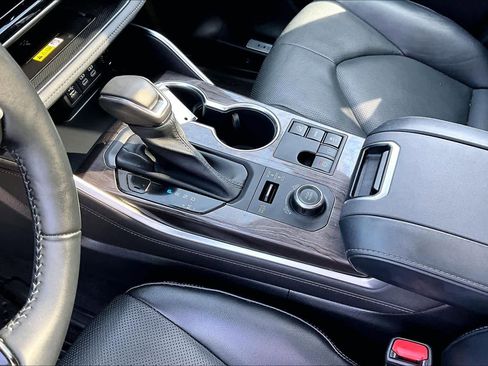 Used 2023 Toyota Highlander Limited image 16