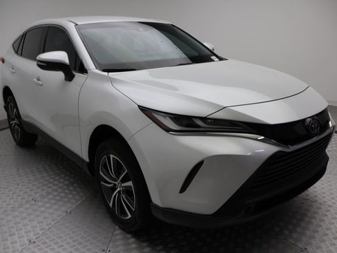 Certified 2023 Toyota Venza LE image 6