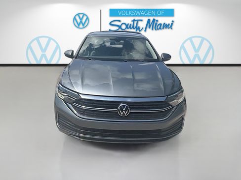 Used 2022 Volkswagen Jetta SE FWD image 2
