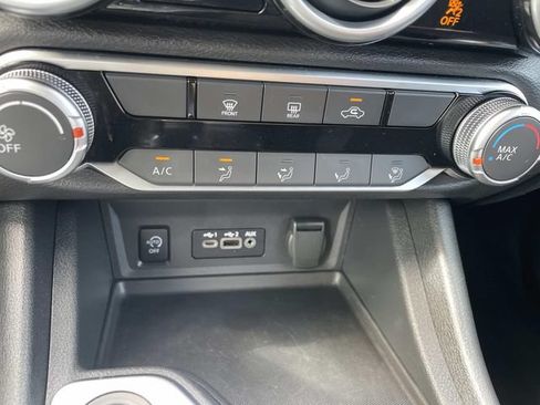 Used 2024 Nissan Sentra SV FWD image 28