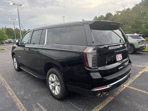 Used 2025 Chevrolet Suburban Premier AWD/4WD image 6
