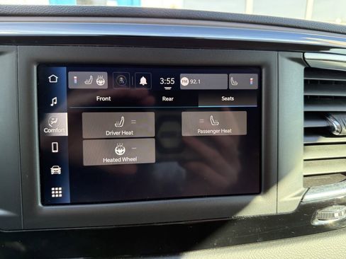 Used 2023 Chrysler Voyager LX image 24