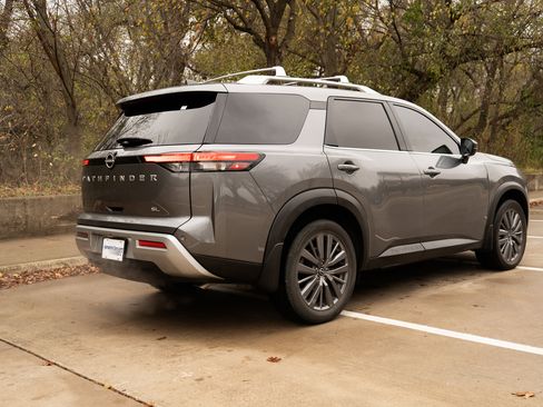 Used 2023 Nissan Pathfinder SL w/ SL Premium Package image 9