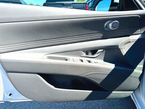 Used 2021 Hyundai Elantra SEL w/ Convenience Package FWD image 21