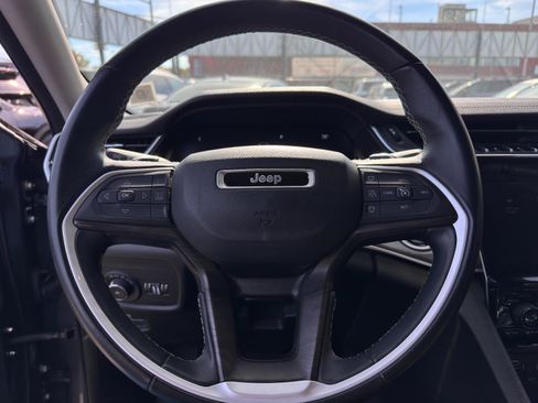 Used 2022 Jeep Grand Cherokee L Limited image 17