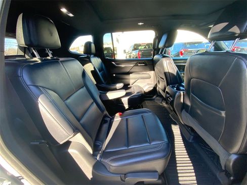 Used 2024 GMC Acadia Elevation image 28