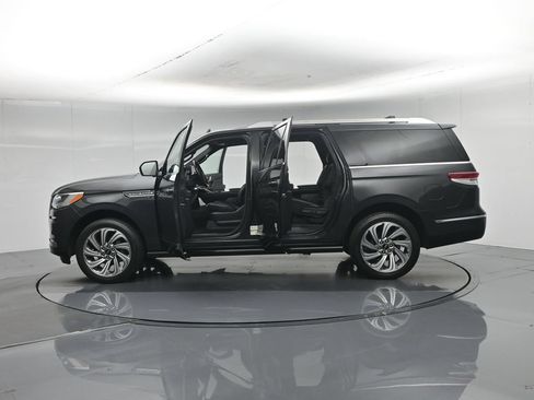 Used 2023 Lincoln Navigator L Reserve AWD/4WD image 39
