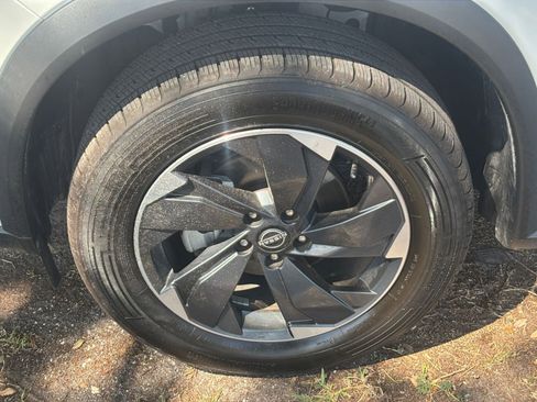 Used 2025 Nissan Rogue SV AWD/4WD image 32
