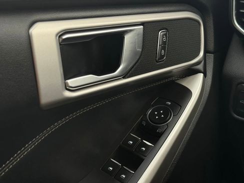 Used 2022 Ford Explorer XLT w/ Equipment Group 202A image 29