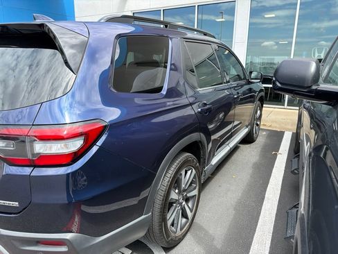 Used 2024 Honda Pilot Touring image 4