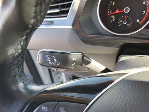 Used 2018 Volkswagen Tiguan SE w/ Panoramic Sunroof Package image 35