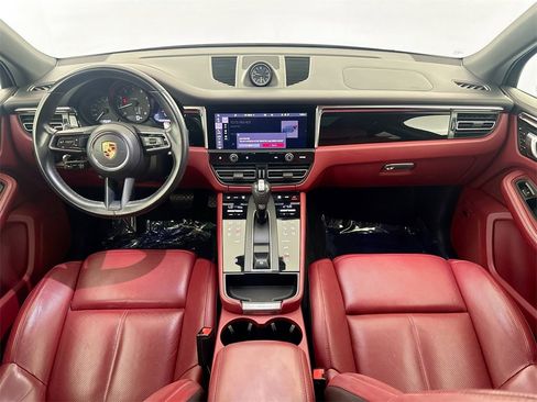 Used 2024 Porsche Macan image 20