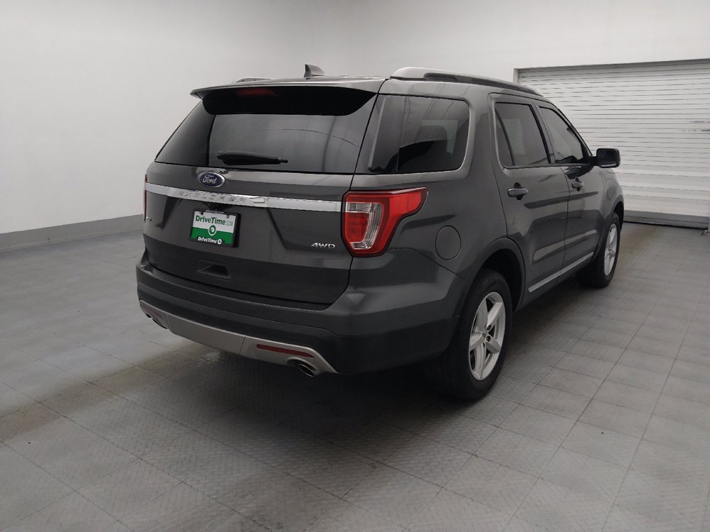 Used 2017 Ford Explorer XLT w/ Equipment Group 202A AWD/4WD image 9