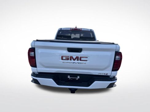 Used 2024 GMC Canyon AT4 AWD/4WD image 8
