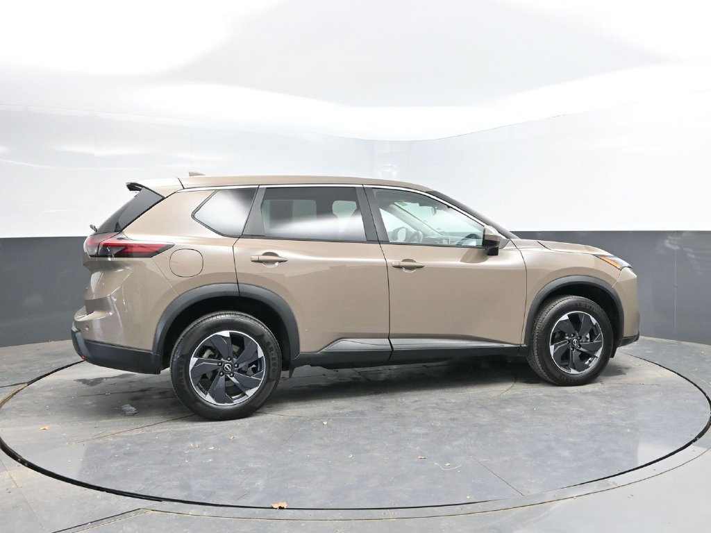 Used 2025 Nissan Rogue SV AWD/4WD image 8