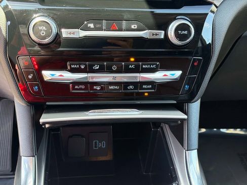 Used 2022 Ford Explorer Limited w/ Equipment Group 301A AWD/4WD image 27
